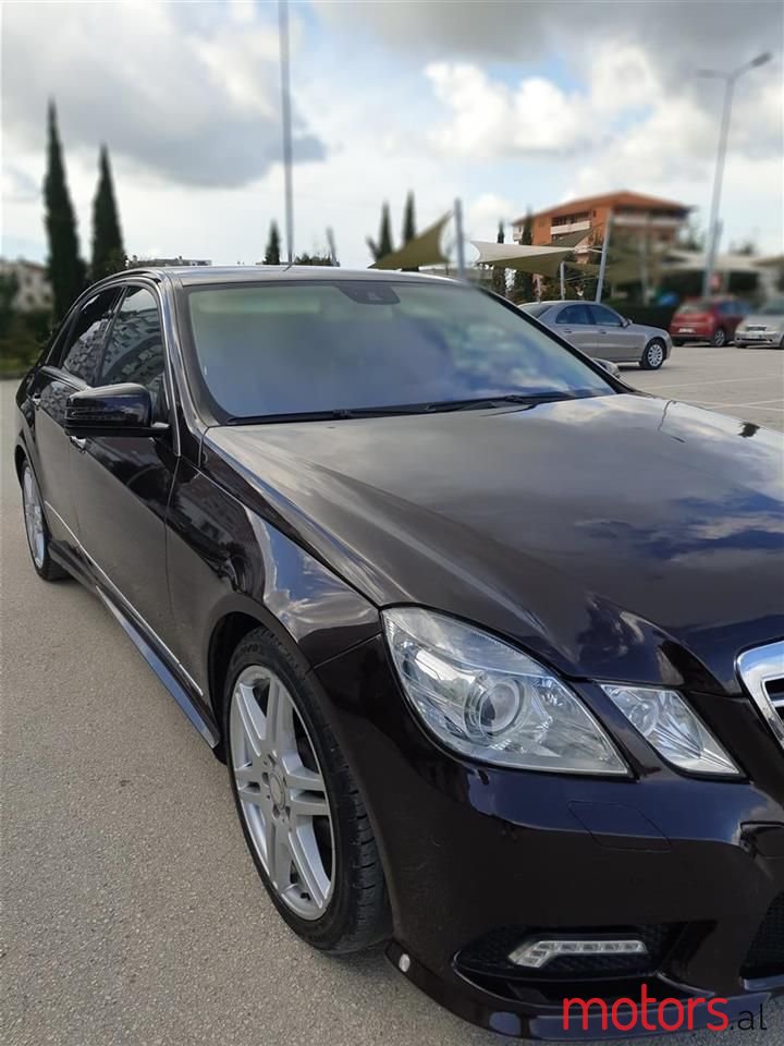 2011' Mercedes-Benz E 350 photo #1