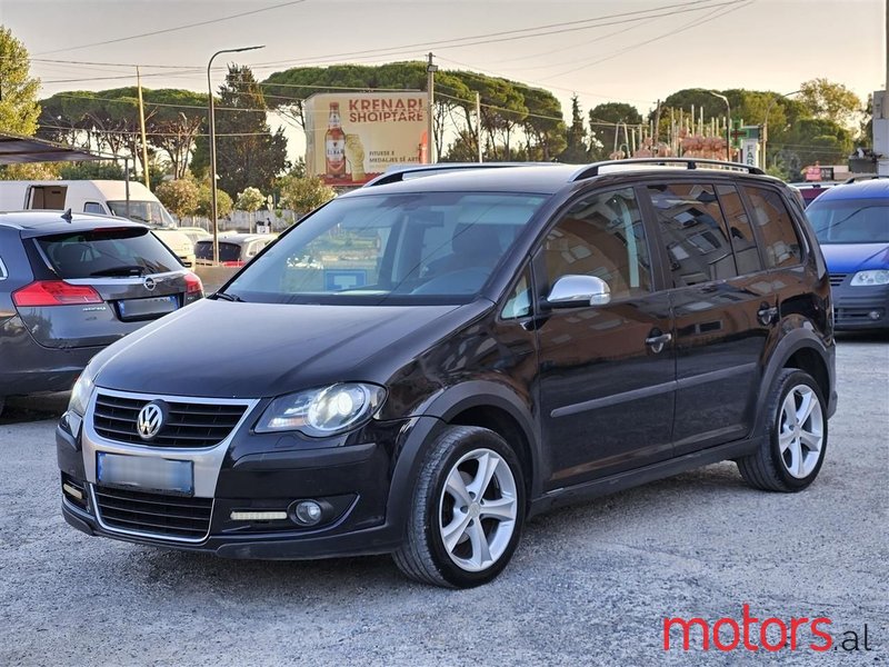 2008' Volkswagen Touran photo #1