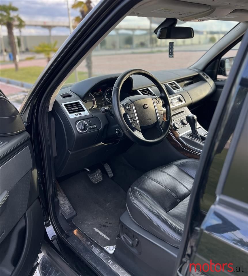 2011' Land Rover Range Rover Sport photo #3