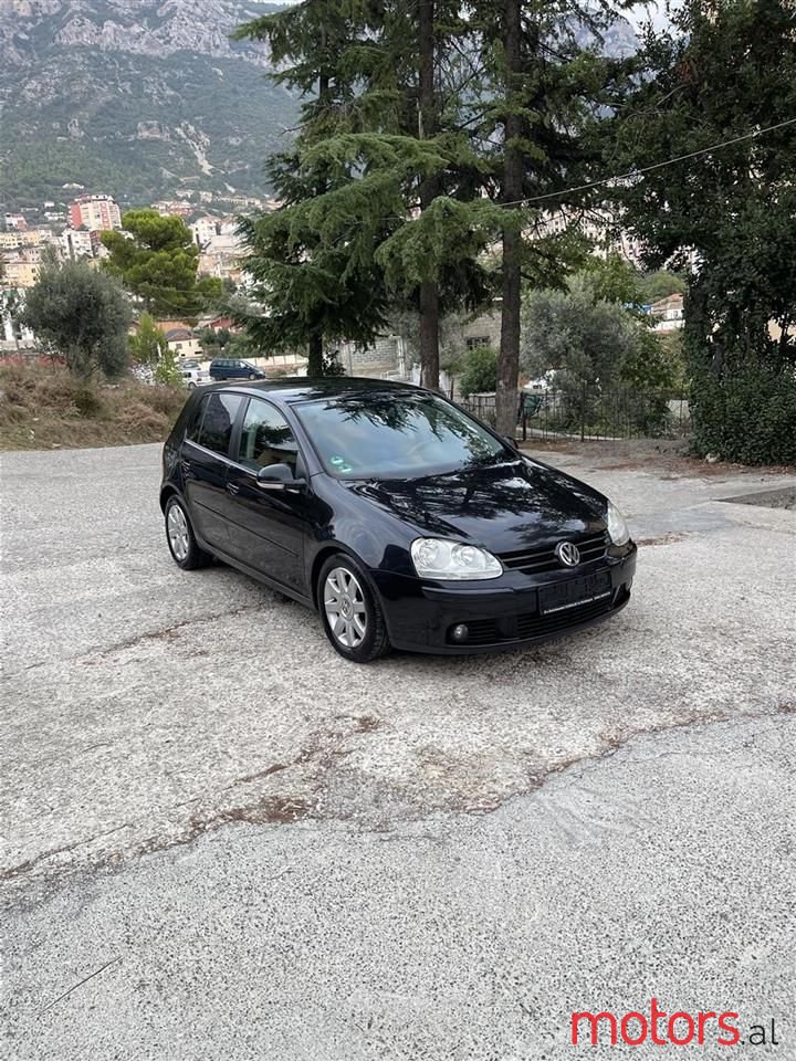 2004' Volkswagen Golf photo #4