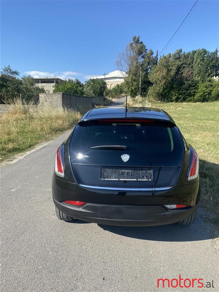 2010' Lancia Delta photo #2