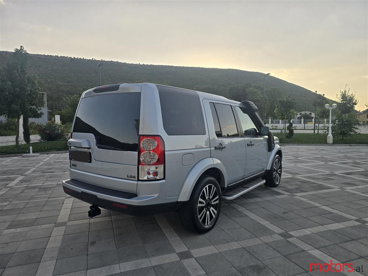 2012' Land Rover Discovery photo #5