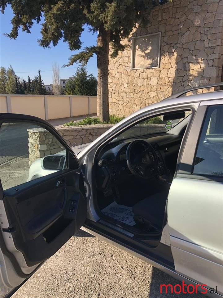 2002' Mercedes-Benz C 220 photo #3