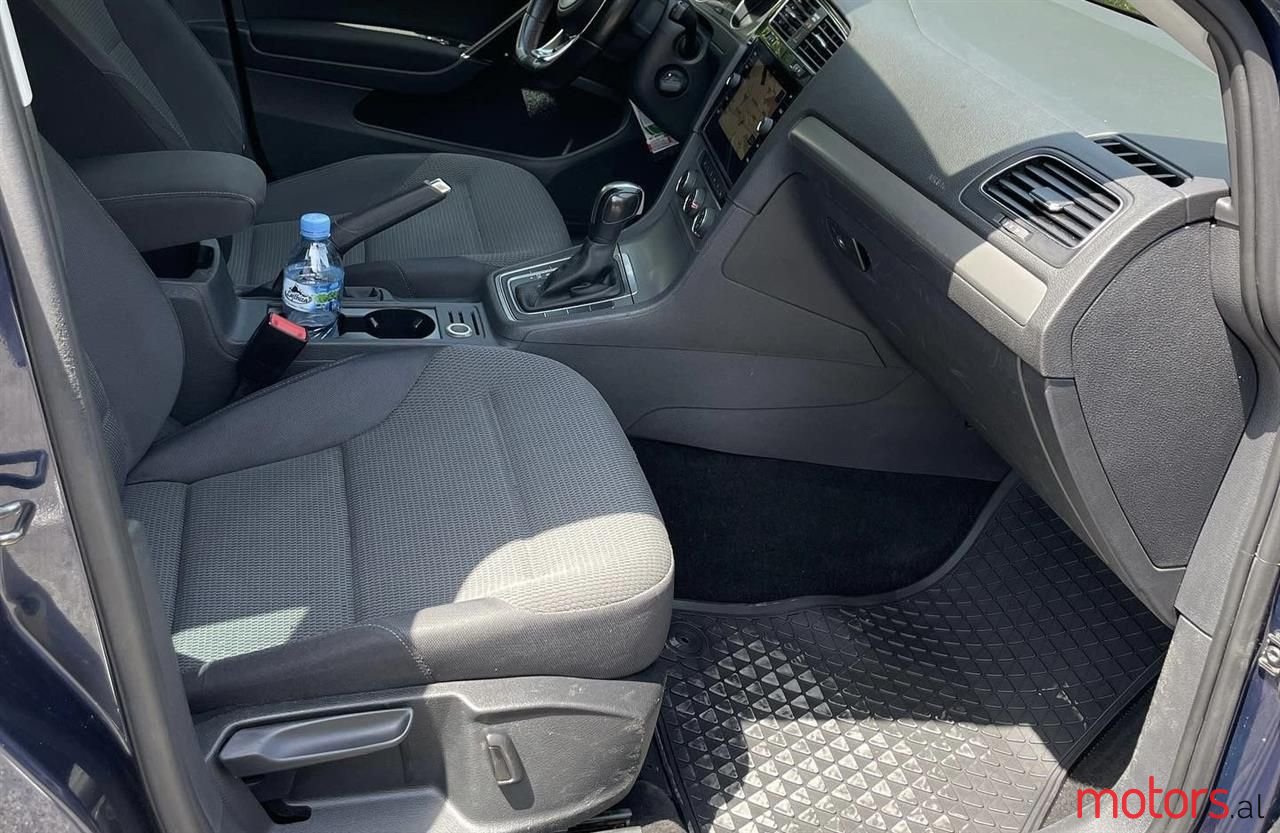 2015' Volkswagen Golf photo #3