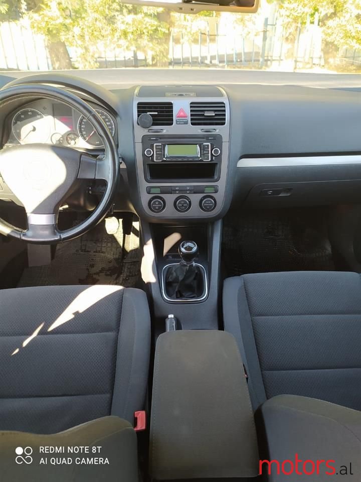 2008' Volkswagen Golf photo #3