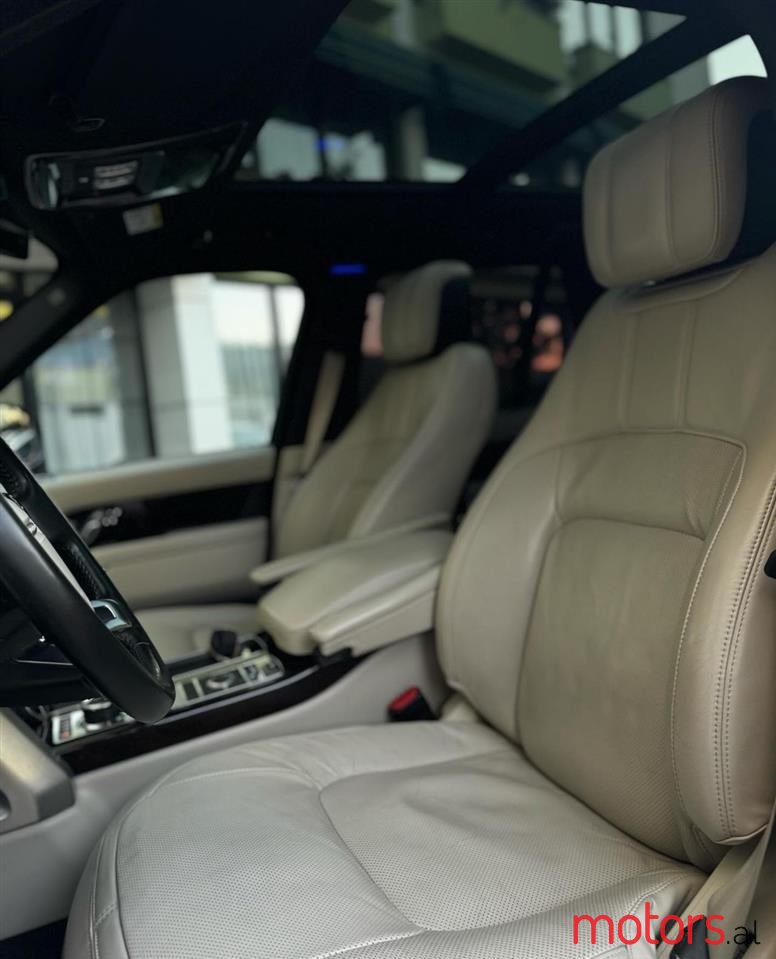 2019' Land Rover Range Rover photo #5