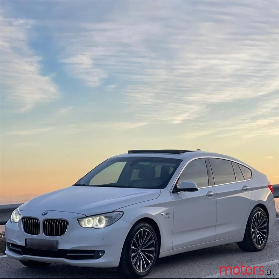 2012' BMW 530 photo #2