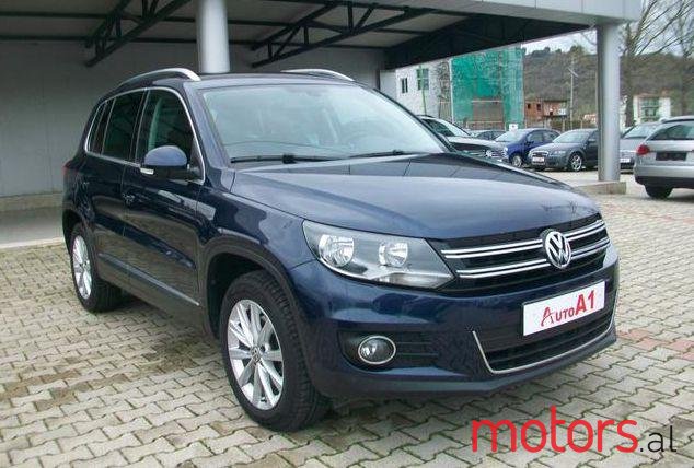 2012' Volkswagen Touran photo #1