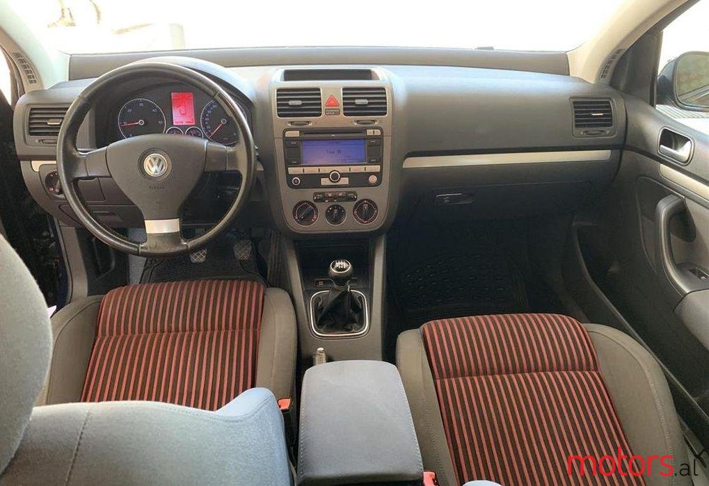 2009' Volkswagen Golf photo #2