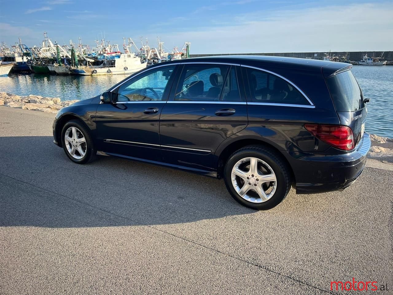 2010' Mercedes-Benz R 320 photo #1
