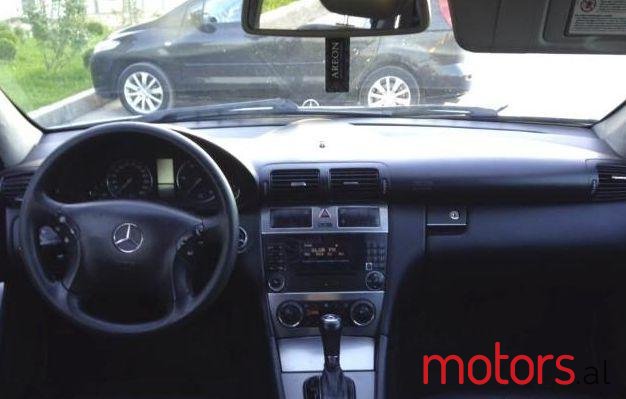 2005' Mercedes-Benz C-Class photo #3