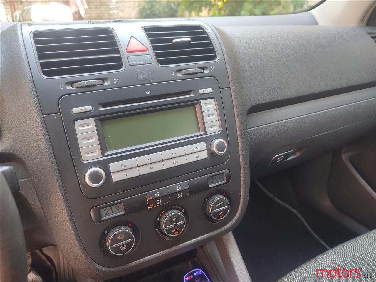 2008' Volkswagen Golf photo #6