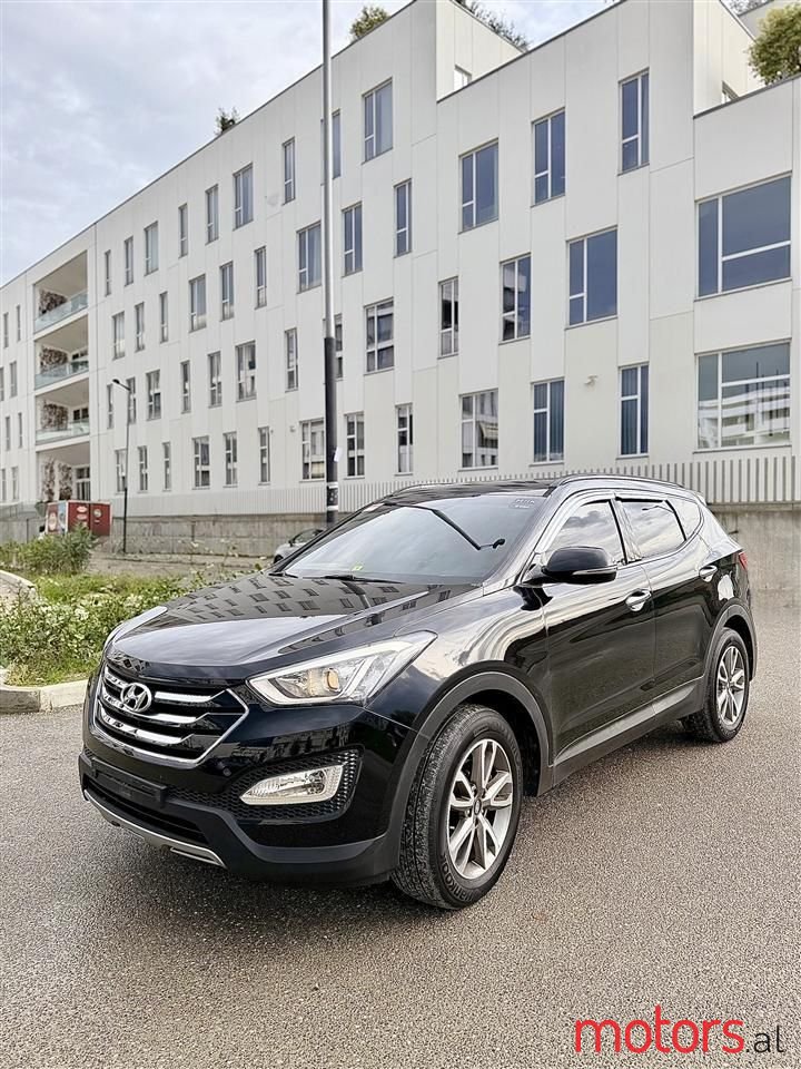2015' Hyundai Santa Fe photo #2