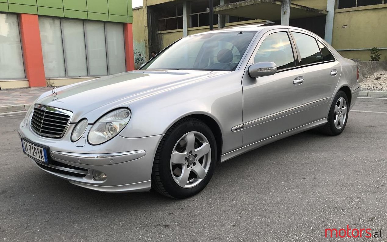 2004' Mercedes-Benz E 220 photo #3