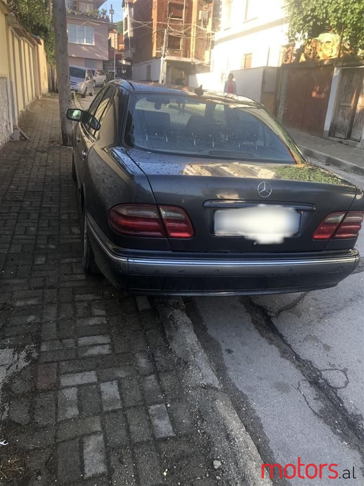 2001' Mercedes-Benz 270 photo #5