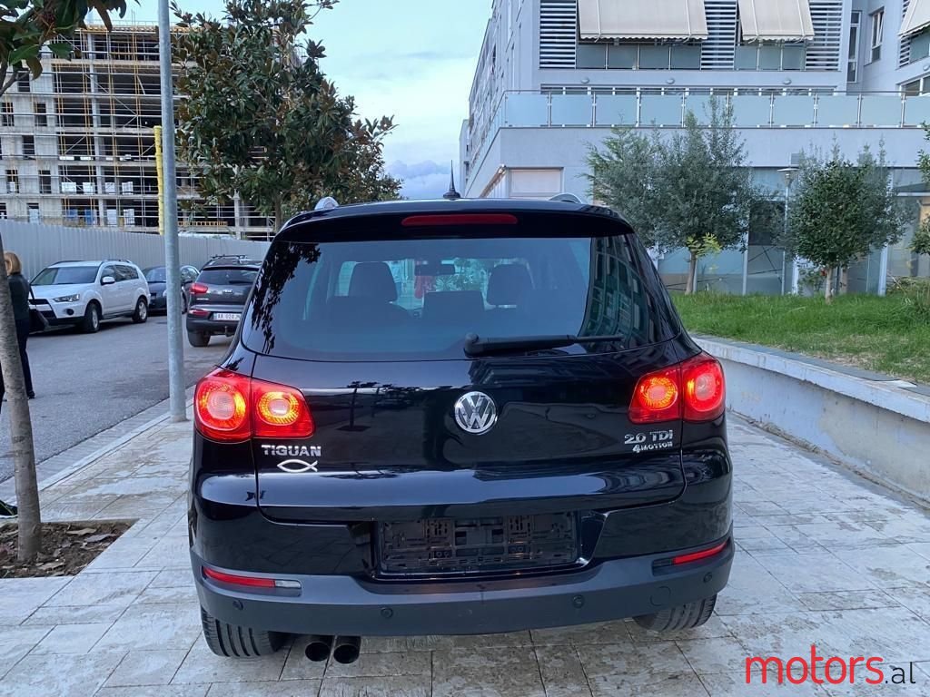 2011' Volkswagen Tiguan photo #4