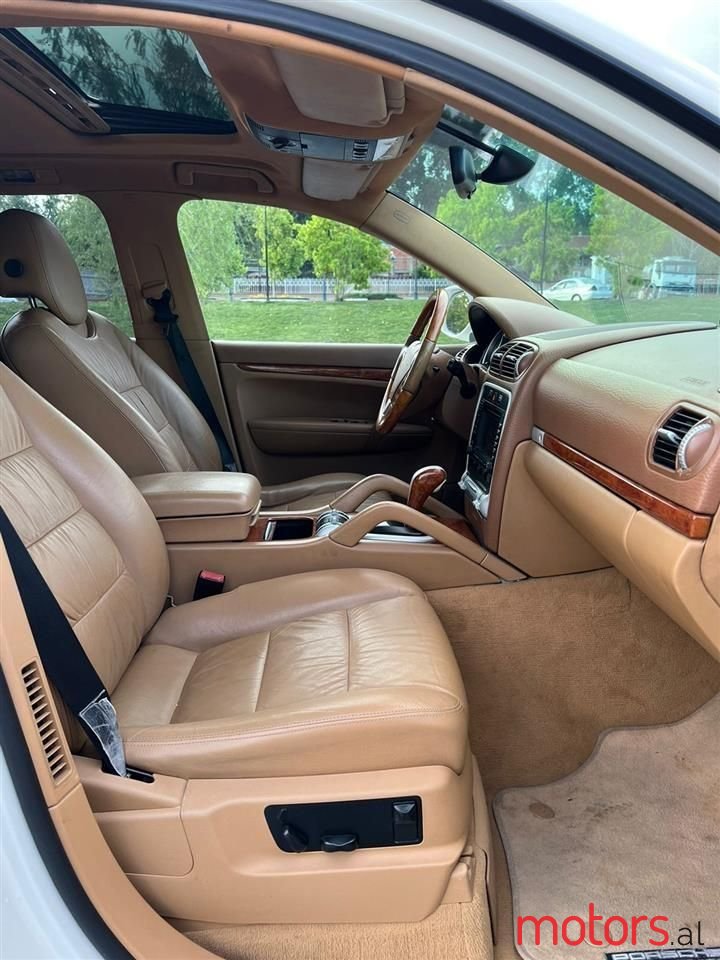 2008' Porsche Cayenne photo #2