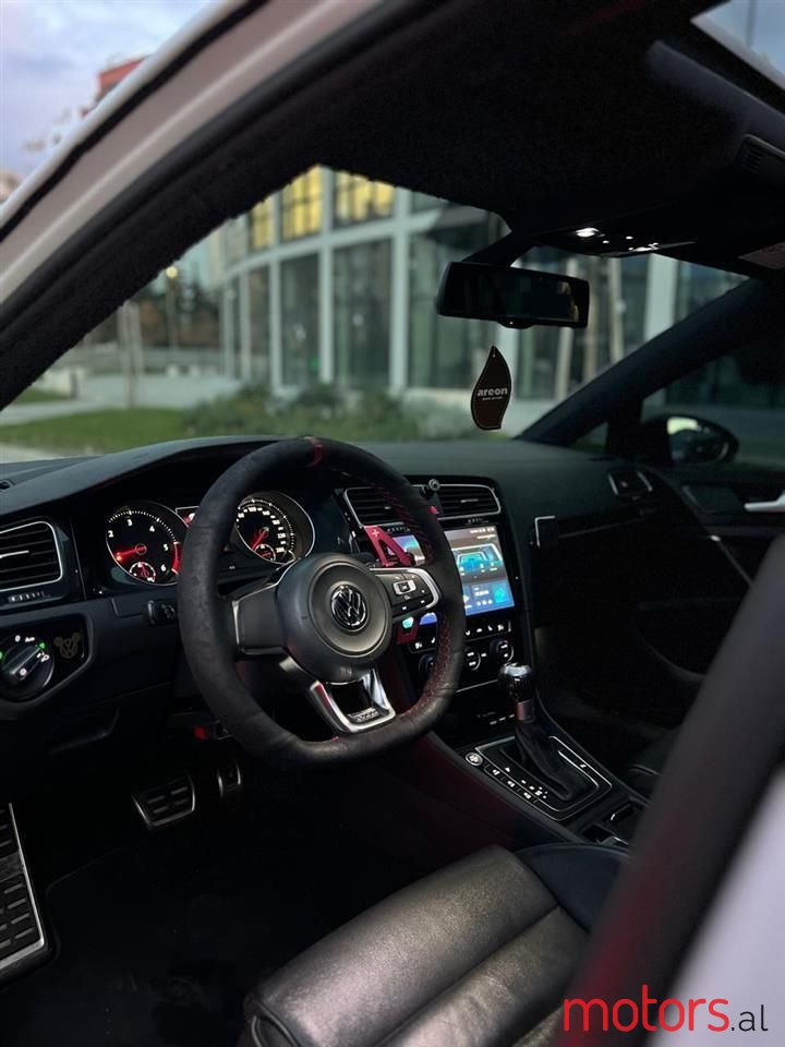 2014' Volkswagen Golf photo #5