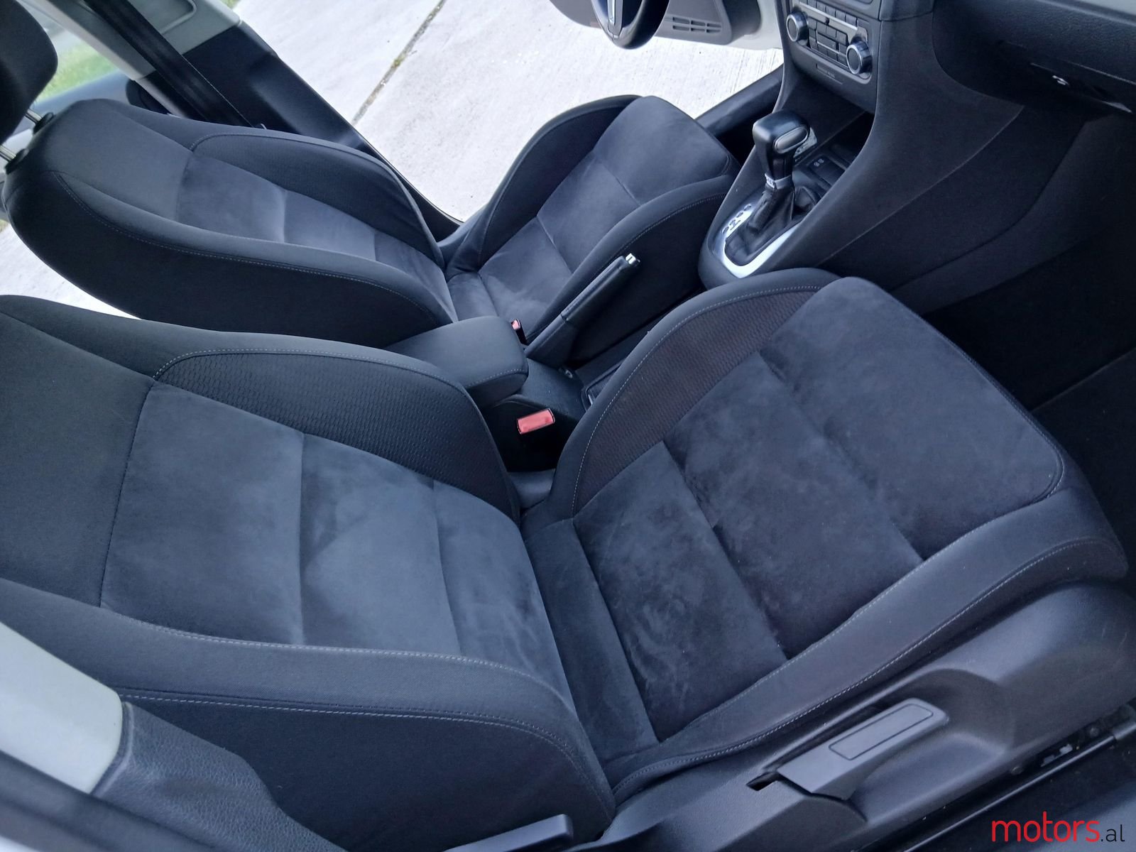 2010' Volkswagen Golf photo #6