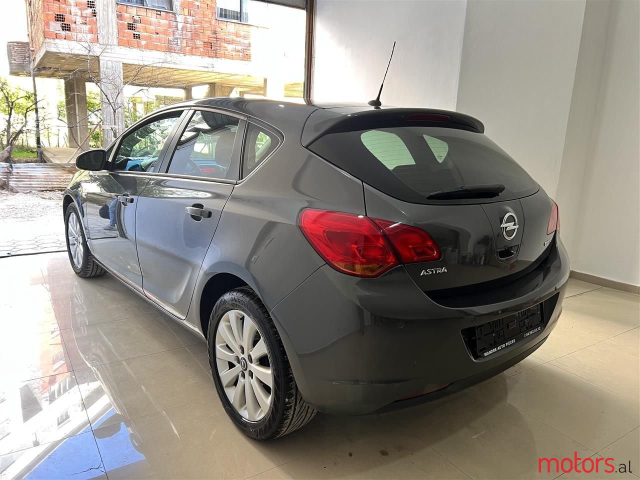 2010' Opel Astra photo #2