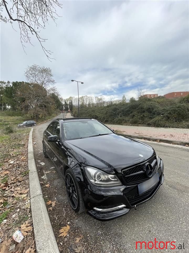 2009' Mercedes-Benz 320 photo #6