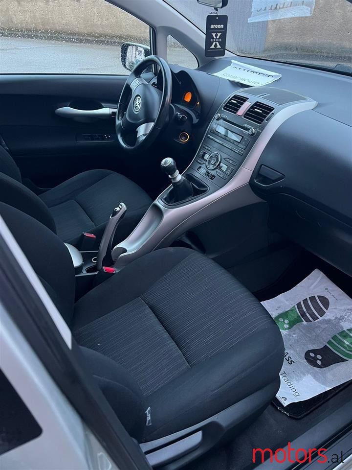 2008' Toyota Auris photo #5