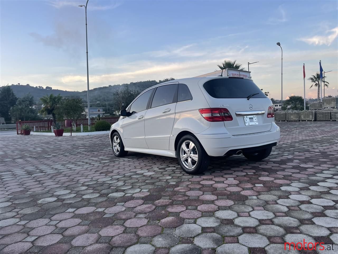 2010' Mercedes-Benz B 200 photo #5