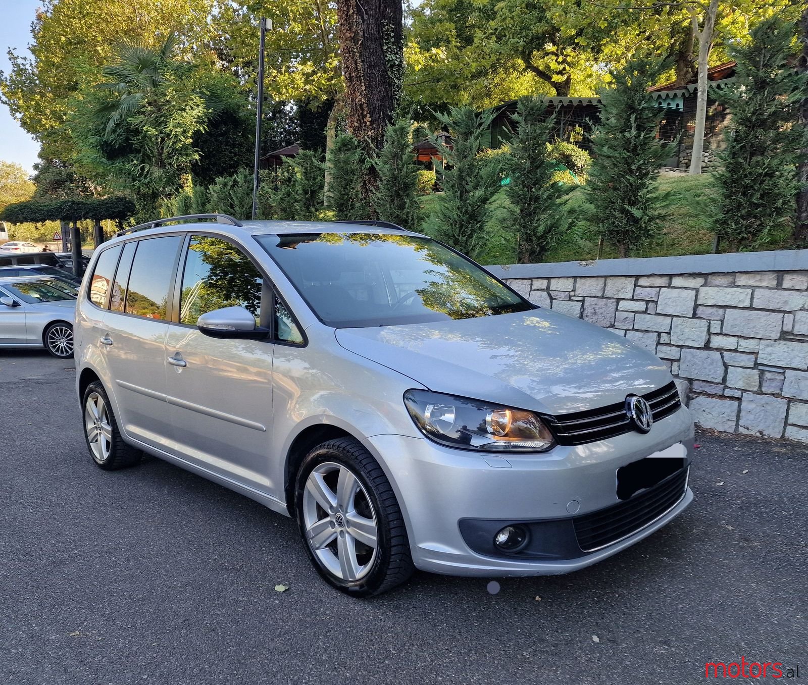 2014' Volkswagen Touran photo #2