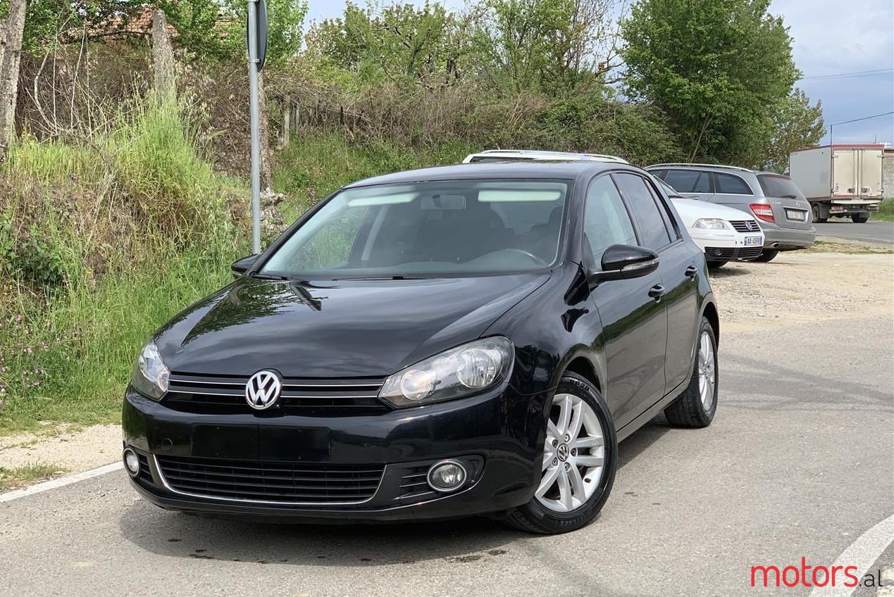 2011' Volkswagen Golf photo #1