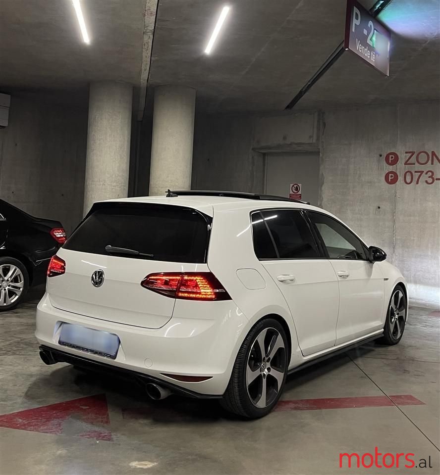 2015' Volkswagen Golf photo #5