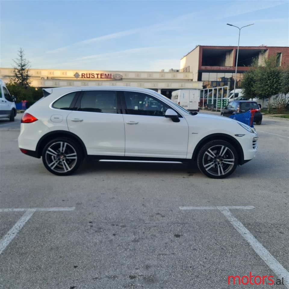 2012' Porsche Cayenne photo #6