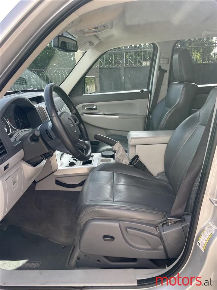 2010' Jeep Cherokee photo #4