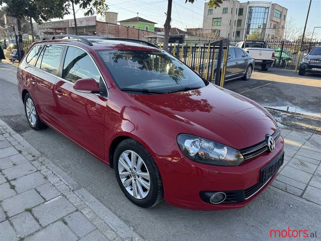 2011' Volkswagen Golf photo #4