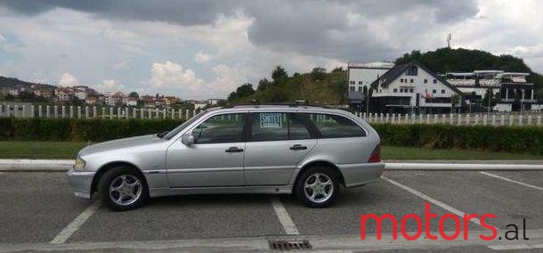 1998' Mercedes-Benz 220 photo #1