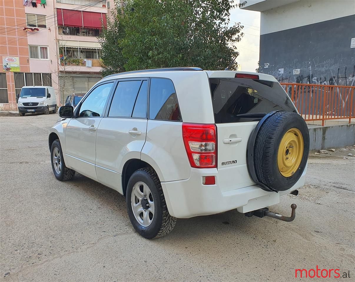 2010' Suzuki Grand Vitara photo #5