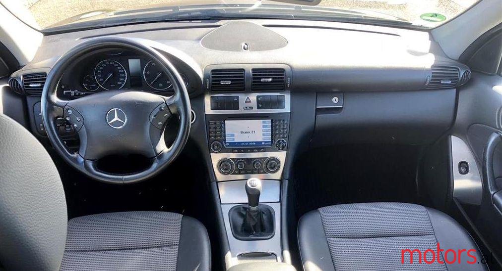 2005' Mercedes-Benz C 220 photo #2