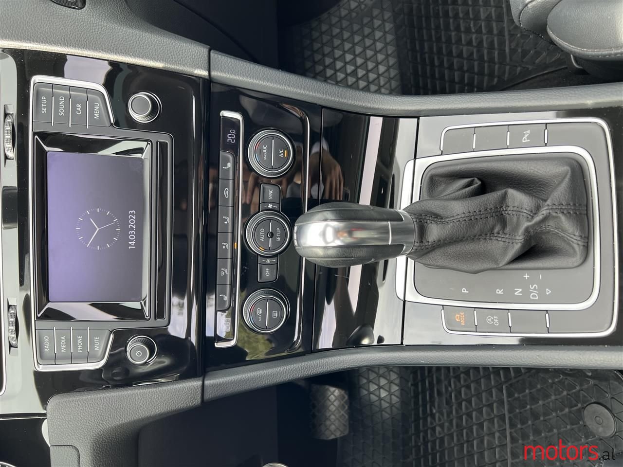 2014' Volkswagen Golf photo #2