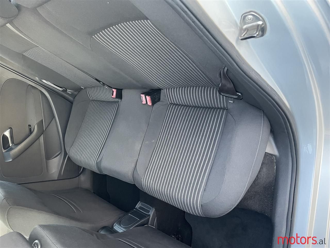 2011' Volkswagen Polo photo #2