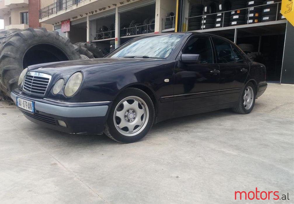 2008' Mercedes-Benz E 200 photo #1