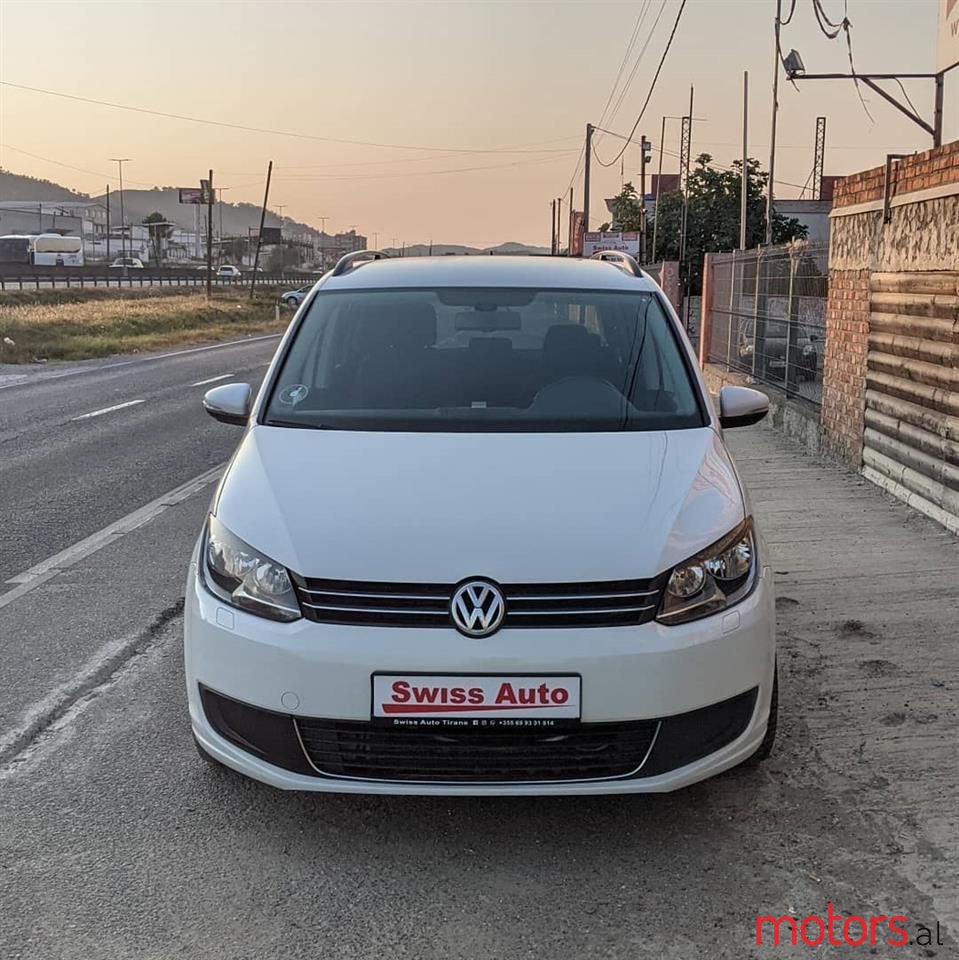 2014' Volkswagen Touran photo #2