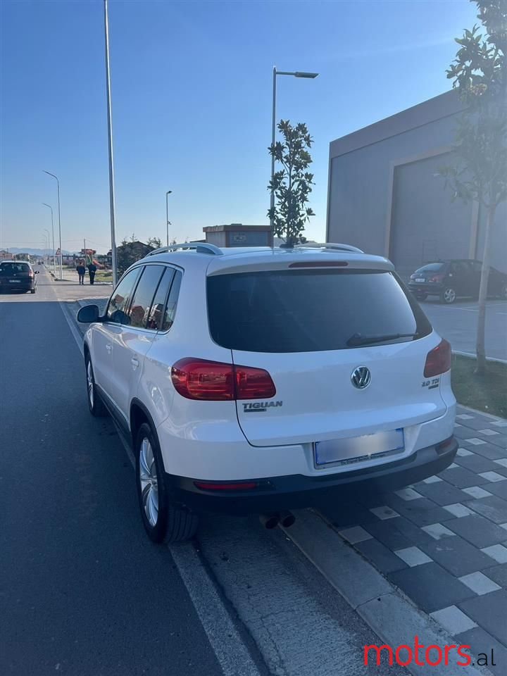 2012' Volkswagen Tiguan photo #6