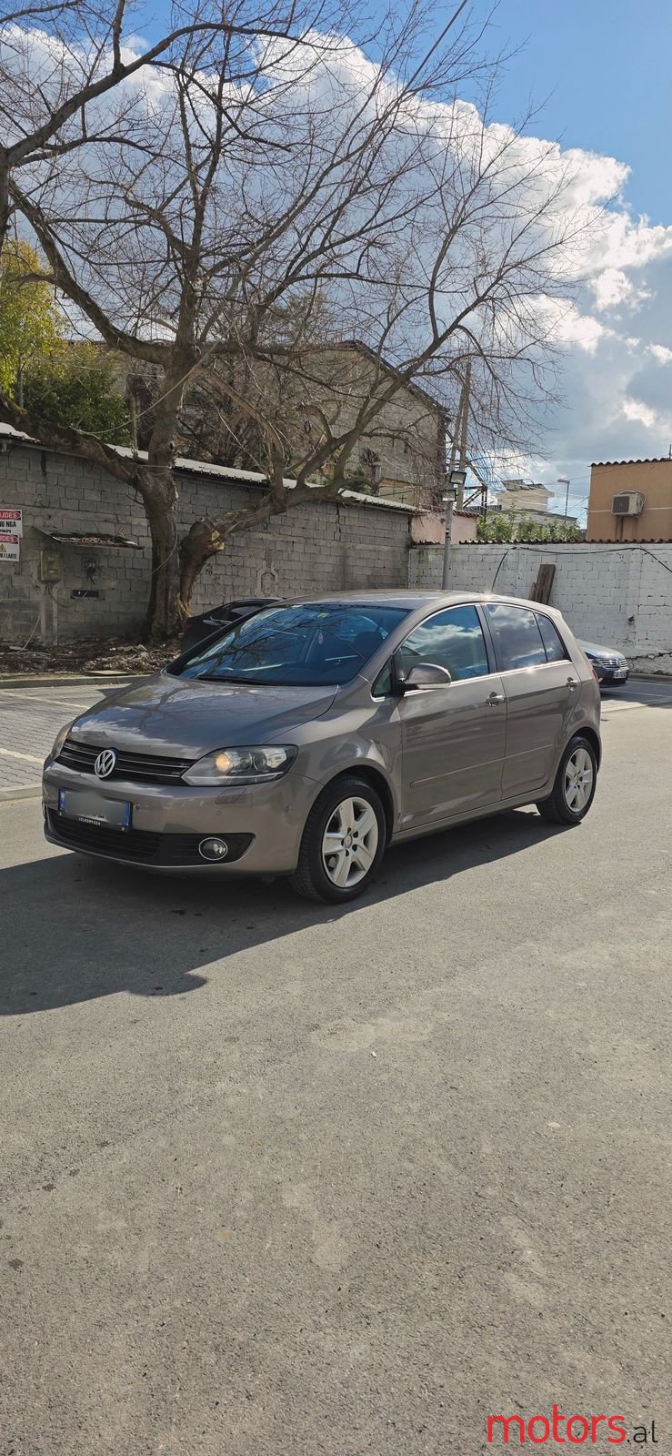 2010' Volkswagen Golf Plus photo #1