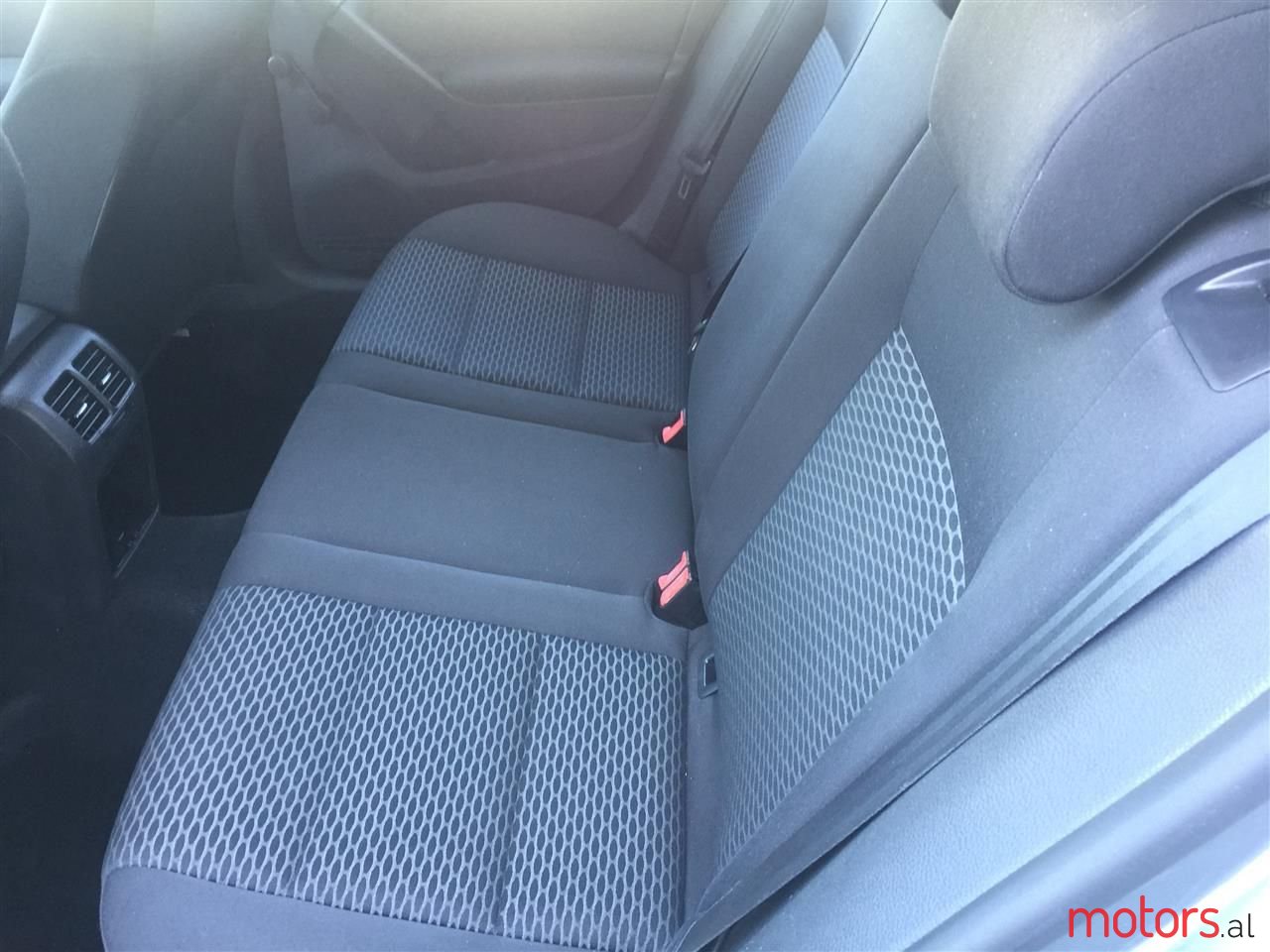 2011' Volkswagen Golf photo #6