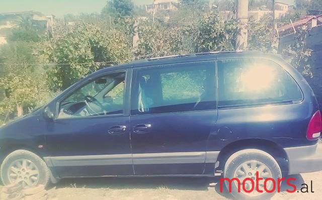 1997' Chrysler Voyager photo #2