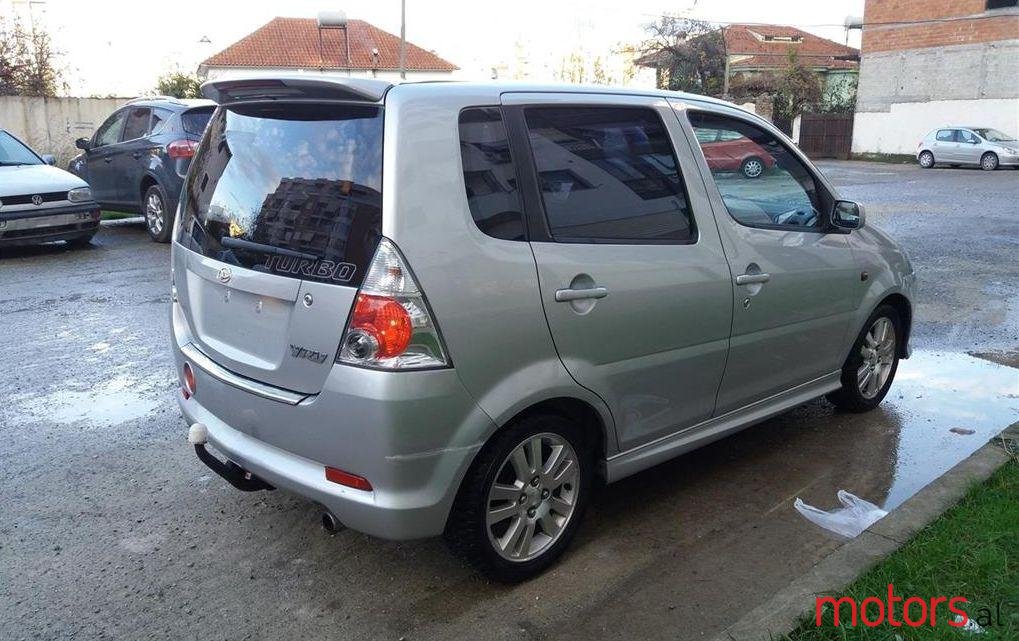 2003' Daihatsu YRV photo #1