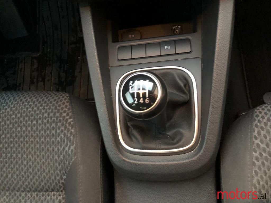 2011' Volkswagen Jetta photo #3