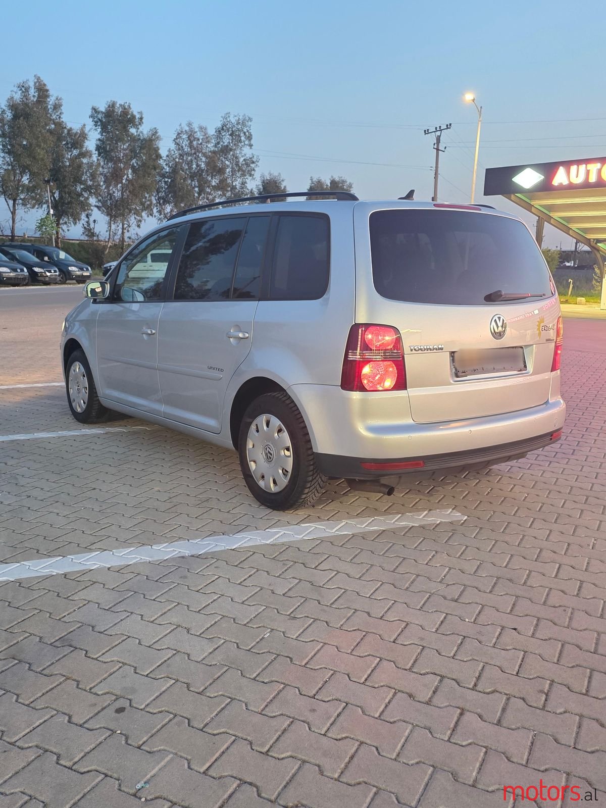 2009' Volkswagen Touran photo #6