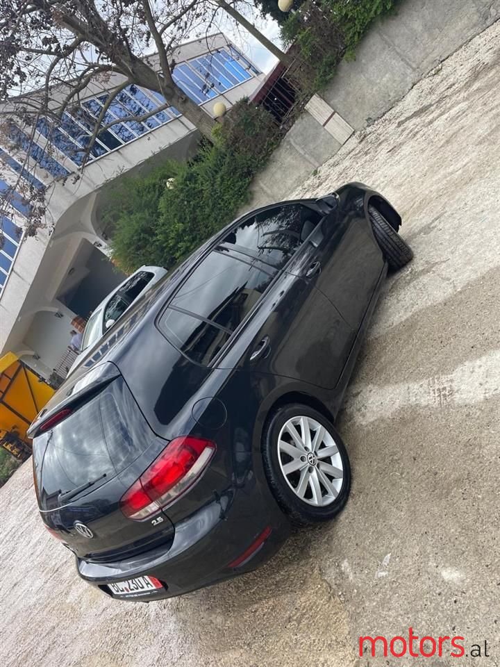 2011' Volkswagen Golf photo #5