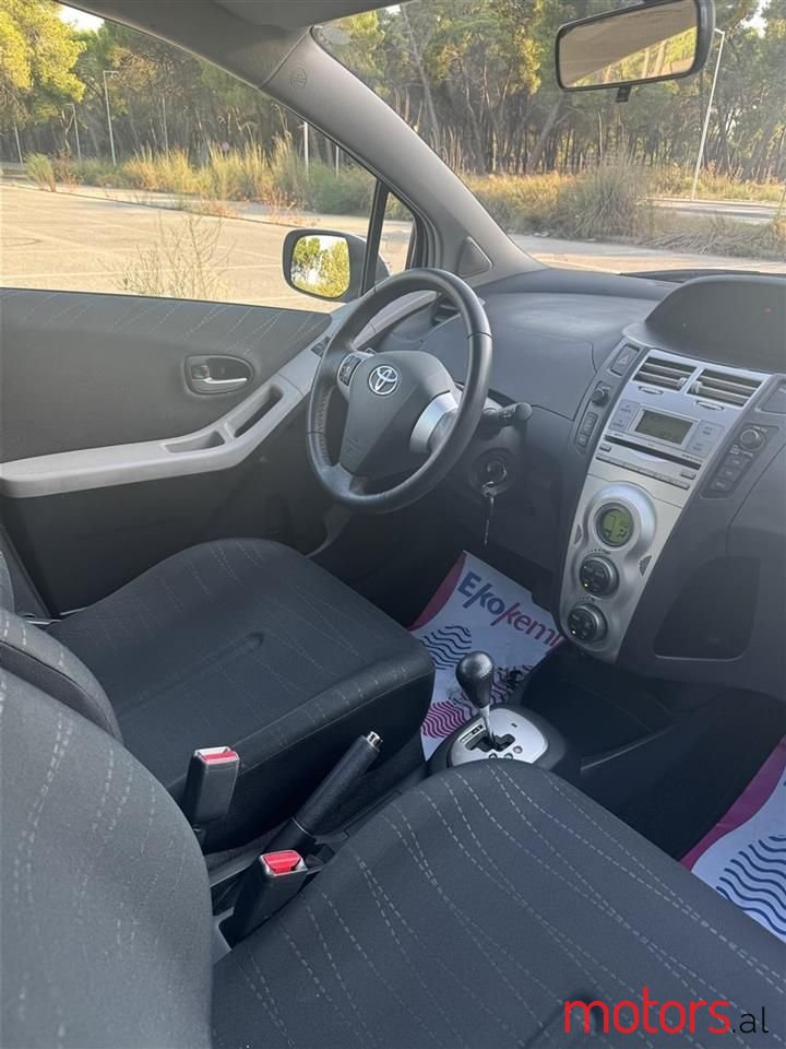 2007' Toyota Yaris photo #3