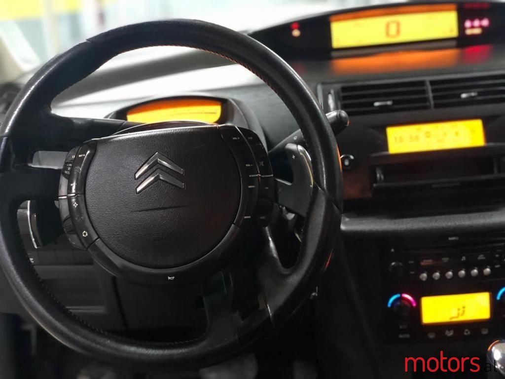 2008' Citroen C4 photo #2